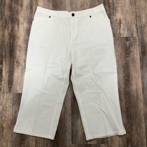J. Jill white Capri pants shorts Size 6
